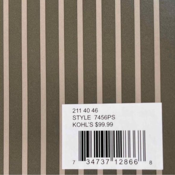 🚫 SOLD 🚫 SHAMS 2 PILLOWS- 4 piece Accessory Bedding Set NWT $100 - Picture 5 of 6